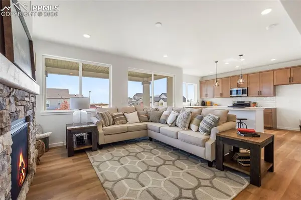 9283 Old Divide DR, Colorado Springs, CO 80908