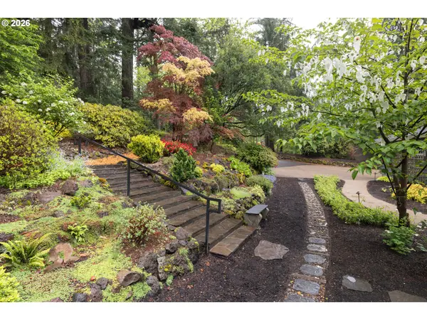 6100 SW THOMAS ST, Portland, OR 97221