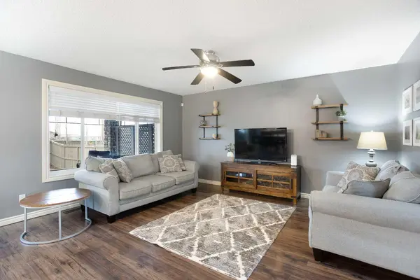 2832 Coopers MNR SW, Airdrie, AB T4B 3J7