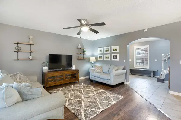 2832 Coopers MNR SW, Airdrie, AB T4B 3J7