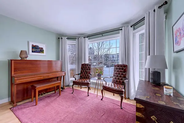 1631 16A ST SE, Calgary, AB T2G3S6