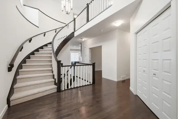 101 Evanborough GN NW, Calgary, AB T3P 0M8