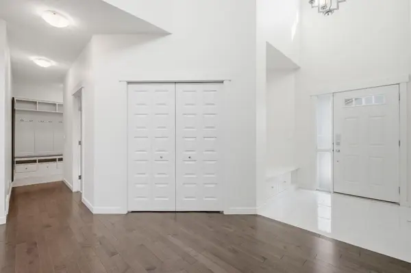 101 Evanborough GN NW, Calgary, AB T3P 0M8