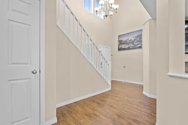 332 Oakmere WAY, Chestermere, AB T1X 1N3