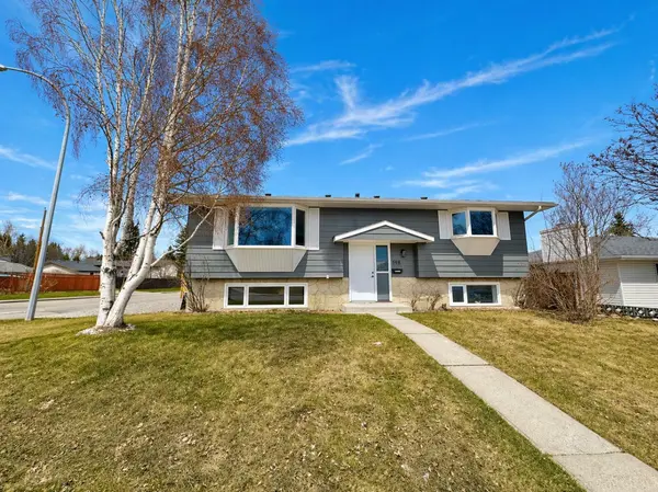 198 Silver Brook RD NW, Calgary, AB T3B 3J1