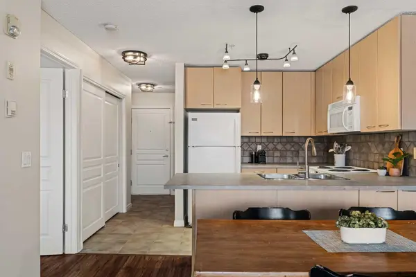 5115 Richard RD SW #209, Calgary, AB T3E 7M7