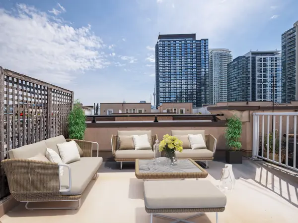 42 Western Battery RD #712, Toronto C01, ON M6K 3P1