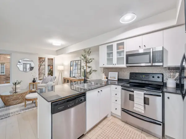 42 Western Battery RD #712, Toronto C01, ON M6K 3P1