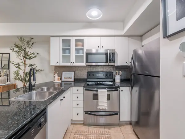 42 Western Battery RD #712, Toronto C01, ON M6K 3P1