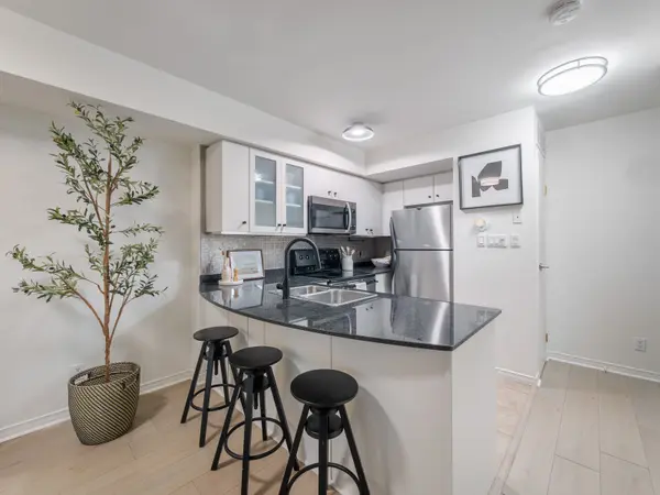 42 Western Battery RD #712, Toronto C01, ON M6K 3P1