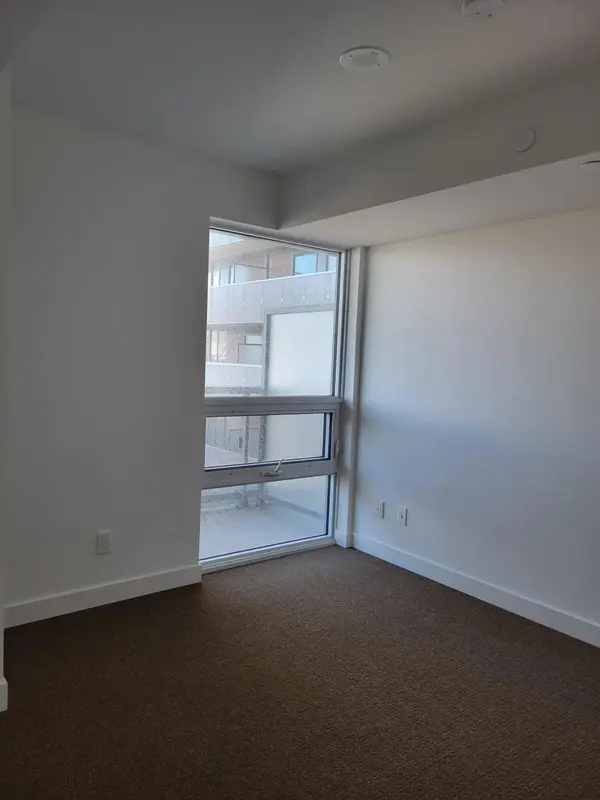 120 Varna DR #820, Toronto C04, ON M6A 0B3