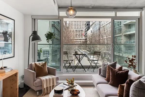 75 Portland ST #302, Toronto C01, ON M5V 2M9