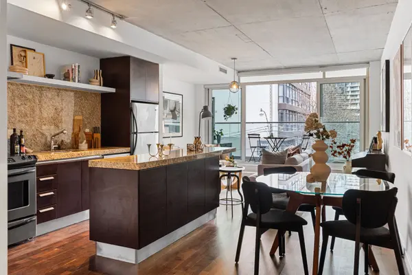 75 Portland ST #302, Toronto C01, ON M5V 2M9