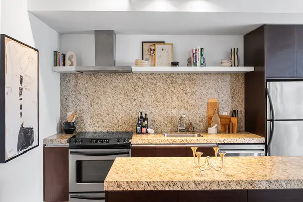 75 Portland ST #302, Toronto C01, ON M5V 2M9