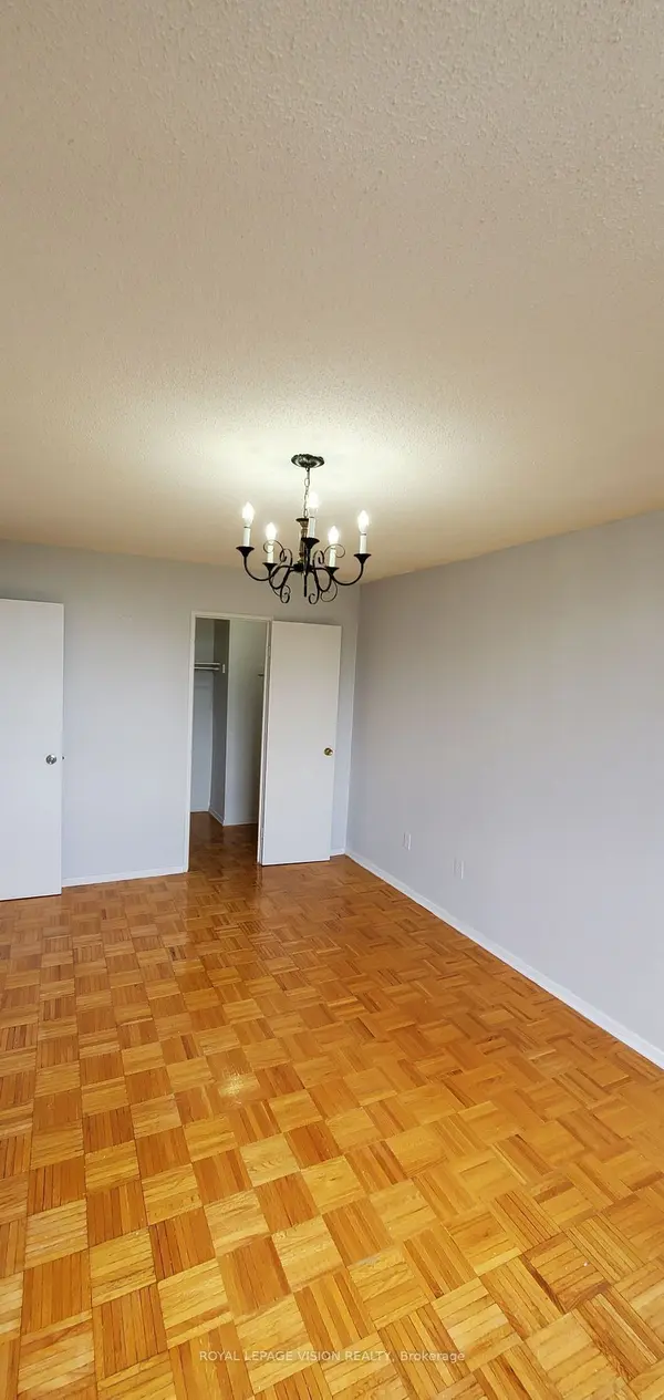 20 Edgecliff Golfway #1202, Toronto C11, ON M3C 3A4