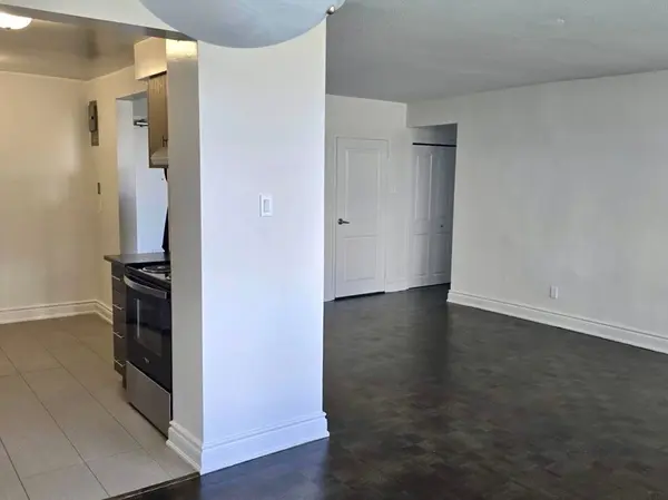 35 Esterbrooke AVE #215, Toronto C15, ON M2J 2C6