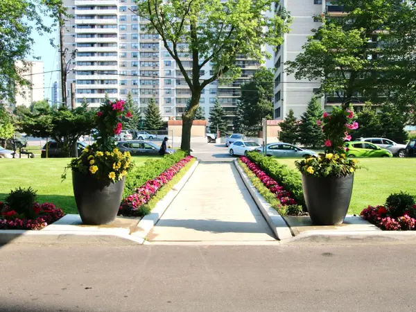 35 Esterbrooke AVE #209, Toronto C15, ON M2J 2C6