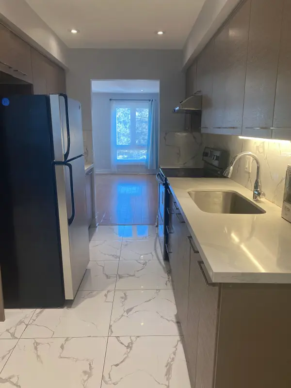 102 Seamist CRES, Toronto E07, ON M1V 3K4