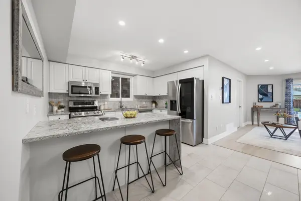 490 Flagstone CT, Oshawa, ON L1K 2Z7