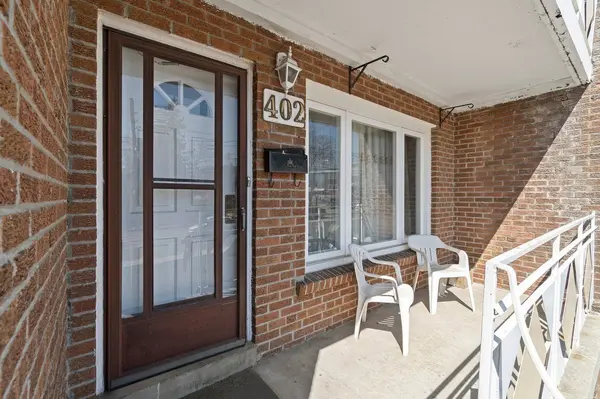 402 Kingston RD, Toronto E02, ON M4L 1T9