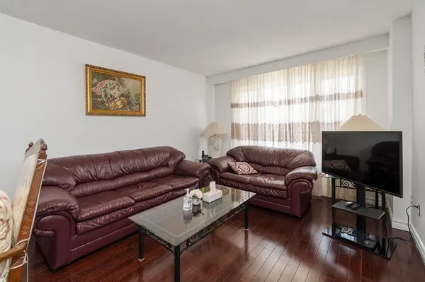 402 Kingston RD, Toronto E02, ON M4L 1T9