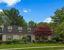 24 Laureleaf RD, Markham, ON L3T 2X5