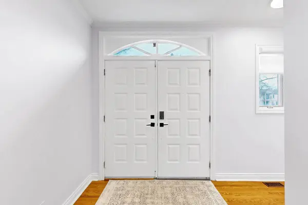 24 Laureleaf RD, Markham, ON L3T 2X5