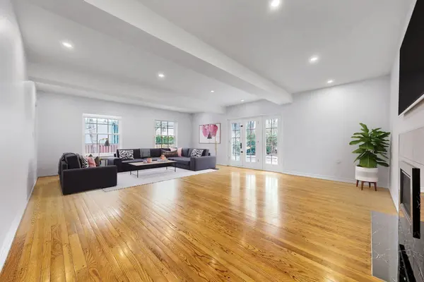 24 Laureleaf RD, Markham, ON L3T 2X5