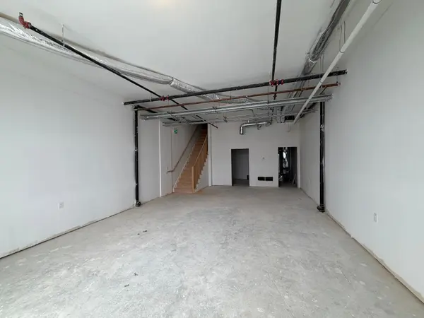 200 Dissette ST #5, Bradford West Gwillimbury, ON L3Z 4M2