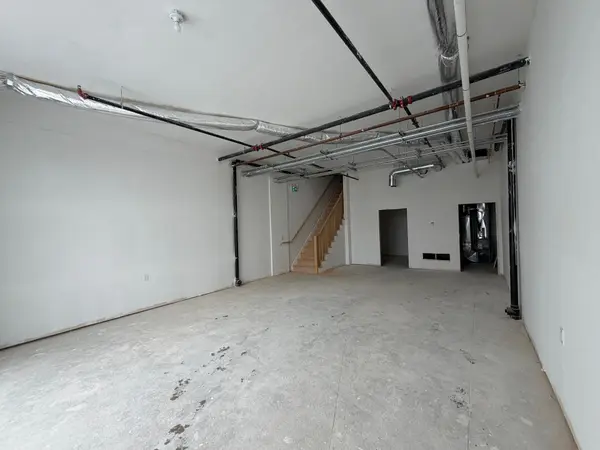 200 Dissette ST #5, Bradford West Gwillimbury, ON L3Z 4M2