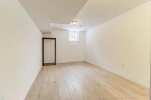 6 Amberview DR, Georgina, ON L4P 3X6