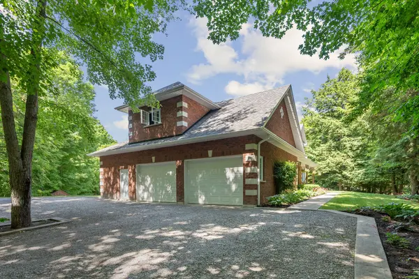 19 Gillespie TRL S, Essa, ON L3W 0V1