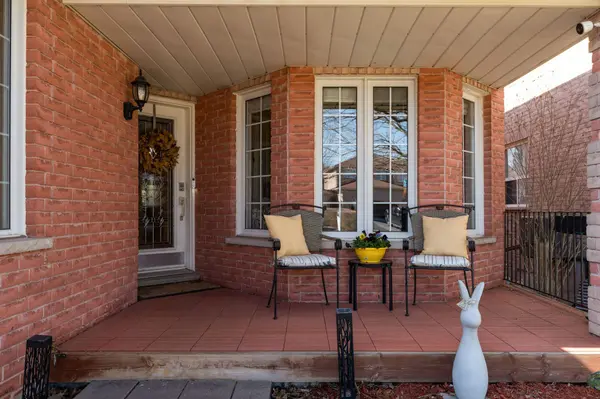 28 Dunnett DR, Barrie, ON L4N 0J7