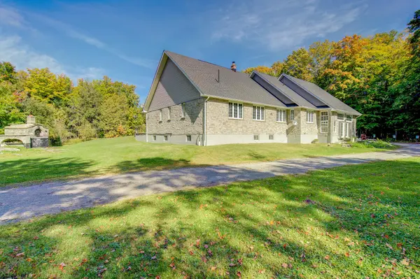 1119 Sajnovic PL, Ramara, ON L3V 0L8