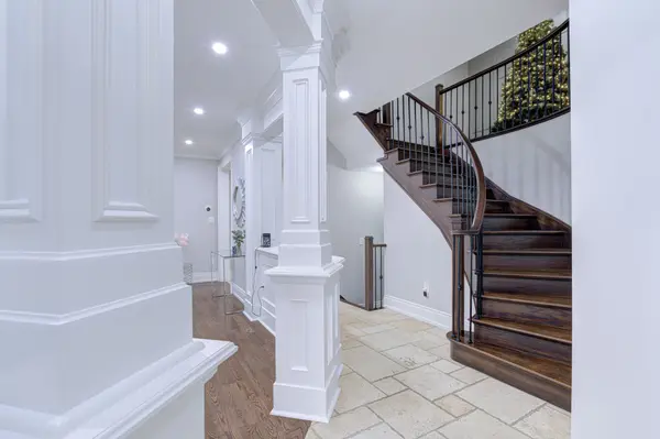 16 Fallgate DR, Brampton, ON L6X 0R5