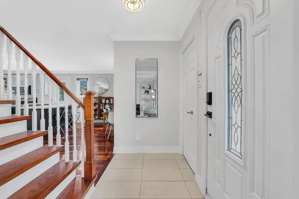 4241 Anworld PL, Mississauga, ON L4W 2W1