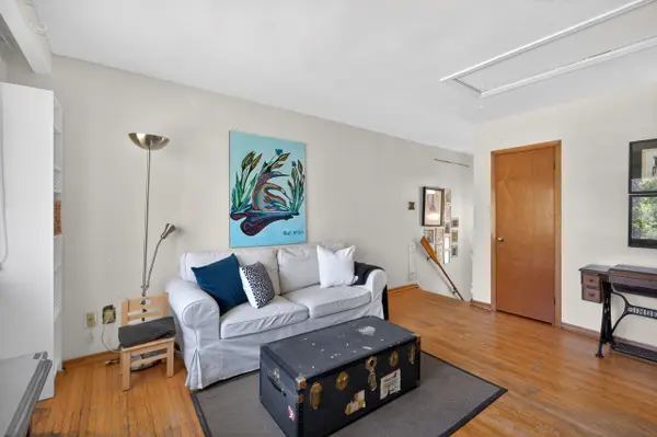 283 Kenwood AVE, Burlington, ON L7L 4L9