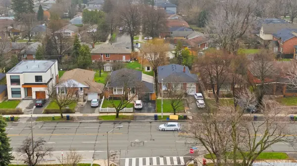 3985 Bloor ST W, Toronto W08, ON M9B 1M2