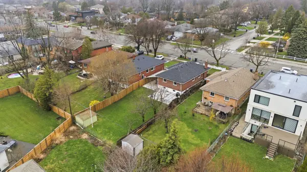 3991 Bloor ST W, Toronto W08, ON M9B 1M2