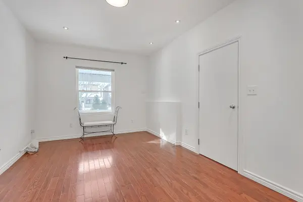 1383 Lansdowne AVE, Toronto W03, ON M6H 3Z9