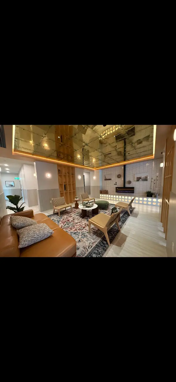 1660 Bloor ST W #704, Toronto W02, ON M6P 0C6