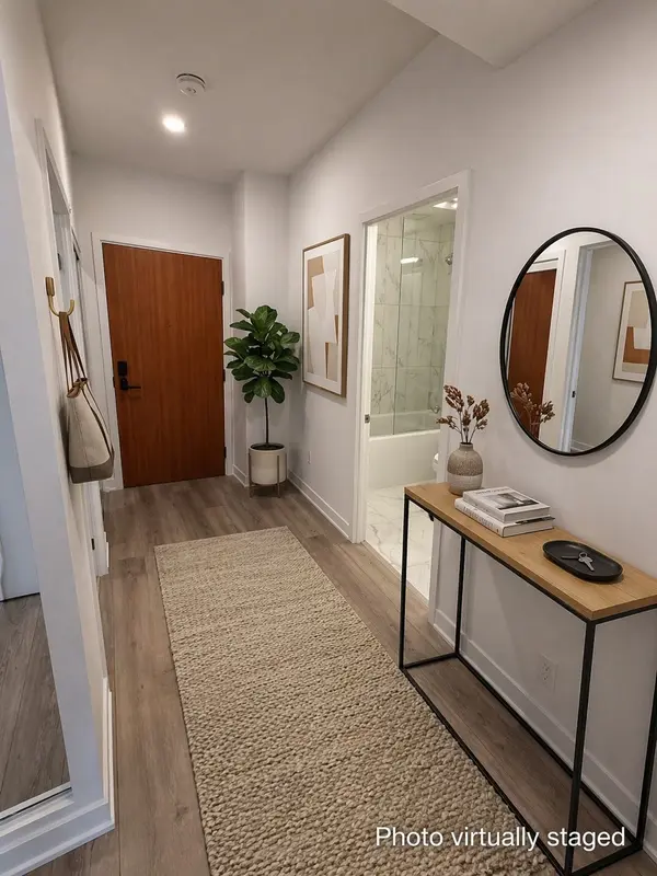 1660 Bloor ST W #704, Toronto W02, ON M6P 0C6