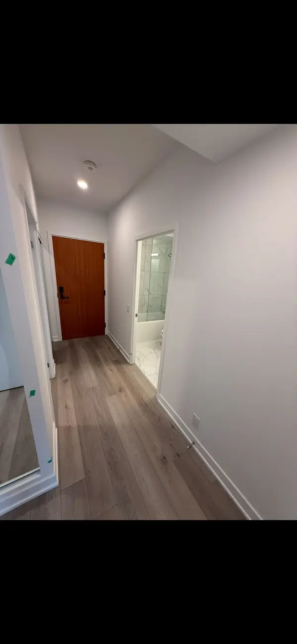 1660 Bloor ST W #704, Toronto W02, ON M6P 0C6