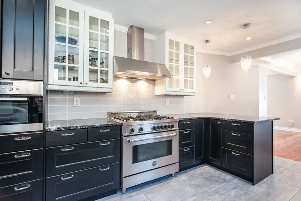 1146 Campbell CT, Burlington, ON L7S 1Z7