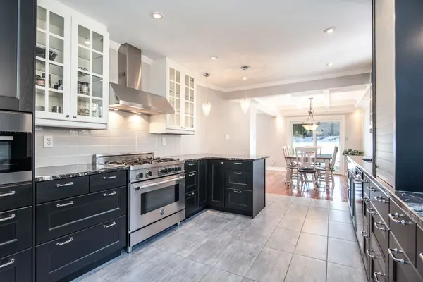 1146 Campbell CT, Burlington, ON L7S 1Z7