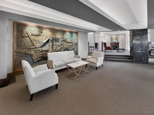 2000 Islington AVE #2211, Toronto W09, ON M9P 3S7