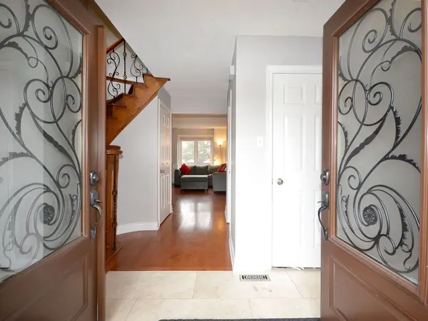 6097 Douguy BLVD #Upper, Mississauga, ON L5V 1B2