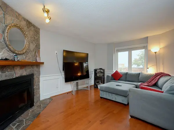 6097 Douguy BLVD #Upper, Mississauga, ON L5V 1B2