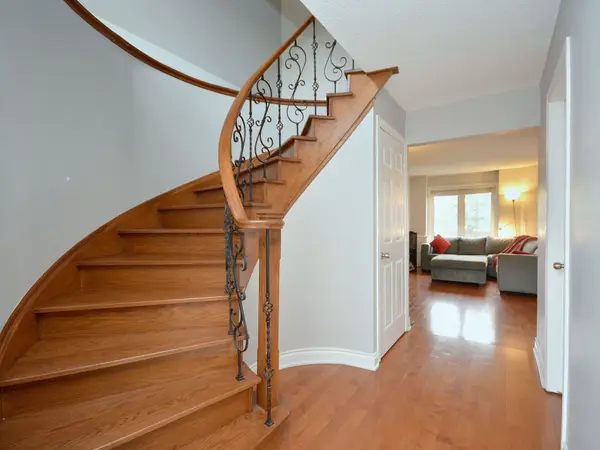 6097 Douguy BLVD #Upper, Mississauga, ON L5V 1B2