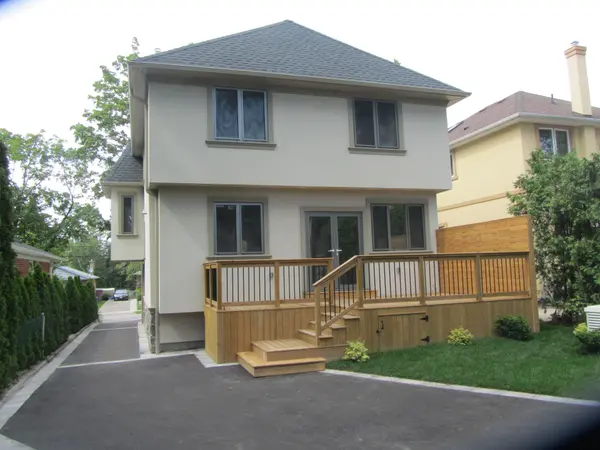 33 Cloverhill RD, Toronto W07, ON M8Y 1T1